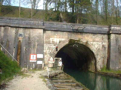 l'entre du tunnel